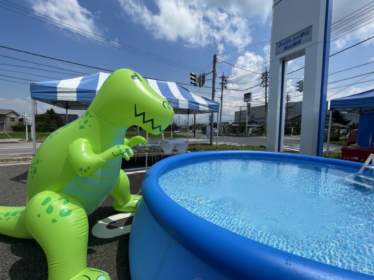 【富山南店】進化したプールで。