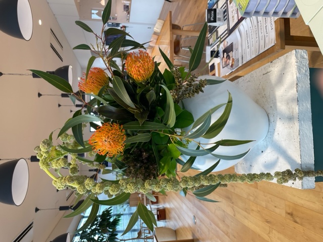 【高岡西店】☆今週のお花☆