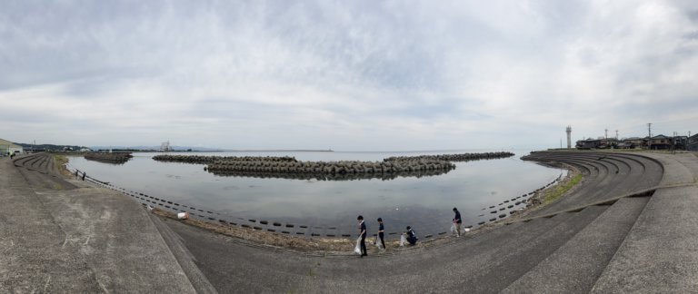 【富山西店】六渡寺海岸、清掃しました！