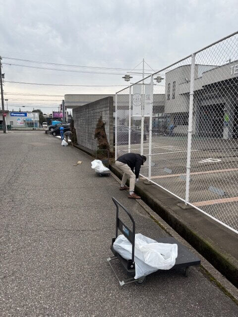 【高岡西店】みぞそうじ🧹