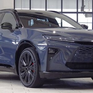 お客様からの新型車レポート【プラグインハイブリッド車@ 専用内外装】トヨタ・新型クラウン エステート RS 展示 in ネッツトヨタ富山 本店