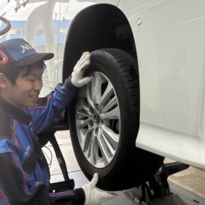【高岡店】ＧＷ前にタイヤ交換を行いました！