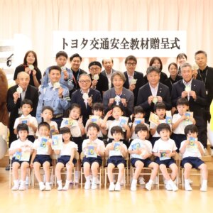 【本社】トヨタ交通安全教材贈呈式」を行いました！