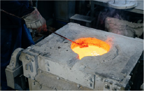 再生金属を変換する