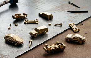 仕上げ加工を施しミニカーに